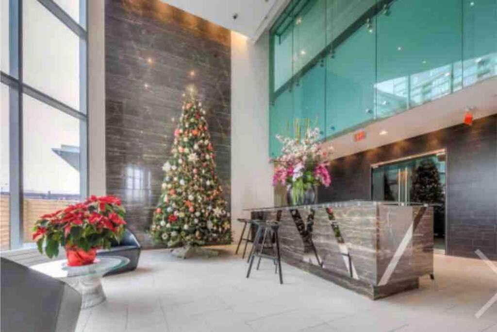 Stunning Condo Wit Amazing View 5Mins From Cntower Торонто Экстерьер фото