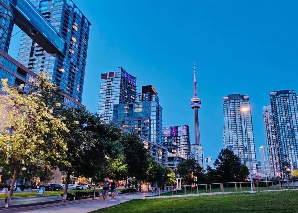 Stunning Condo Wit Amazing View 5Mins From Cntower Торонто Экстерьер фото