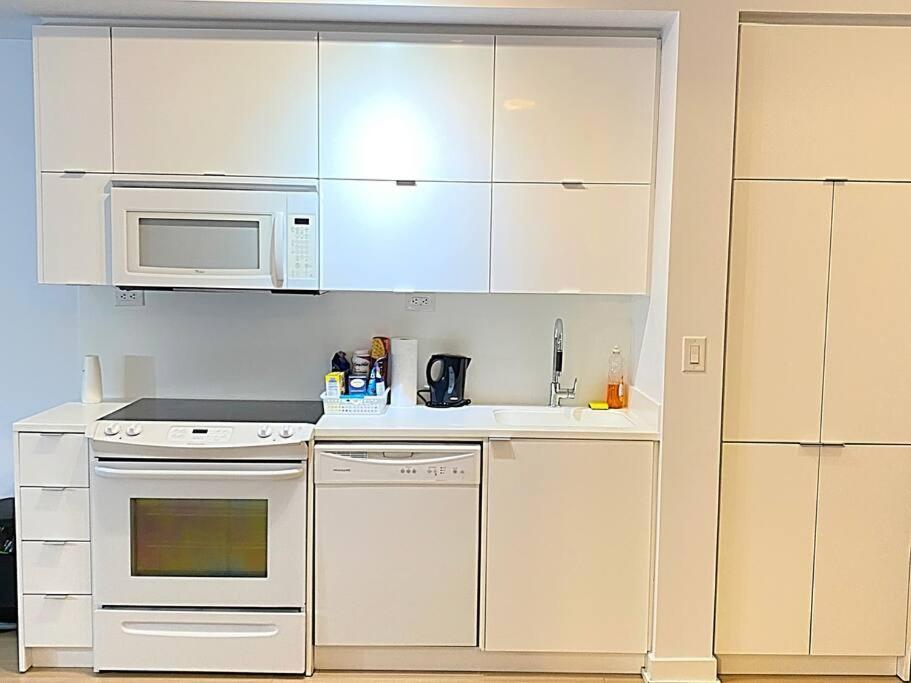 Stunning Condo Wit Amazing View 5Mins From Cntower Торонто Экстерьер фото