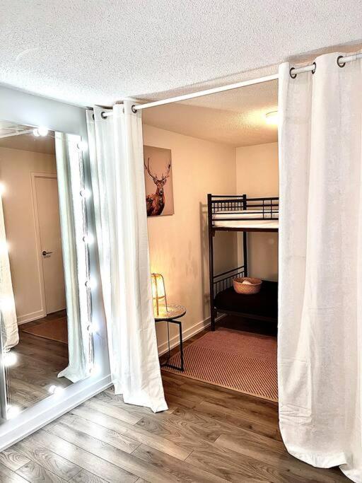Stunning Condo Wit Amazing View 5Mins From Cntower Торонто Экстерьер фото