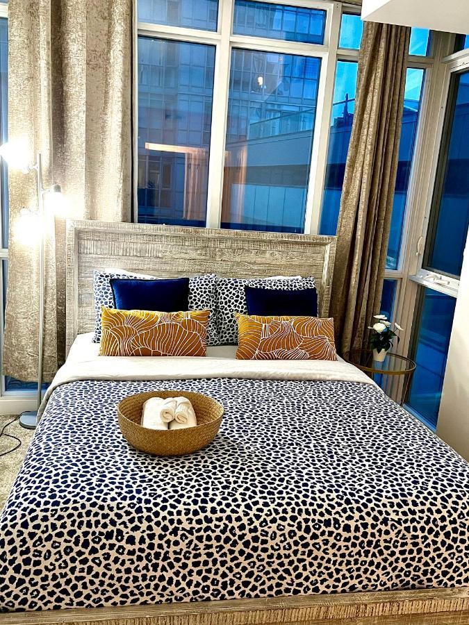 Stunning Condo Wit Amazing View 5Mins From Cntower Торонто Экстерьер фото
